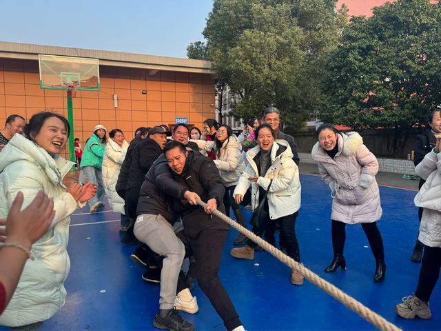 验学校开展教职工拔河比赛工会活动九游会网址是多少隆回县梨子园实(图1)